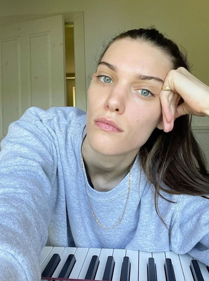 Charlotte Cardin change ses cheveux