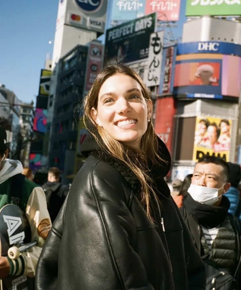 Charlotte Cardin blonde comme jamais 