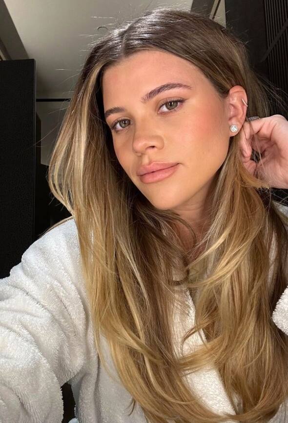 Sofia Richie dévoile son ventre arrondi 