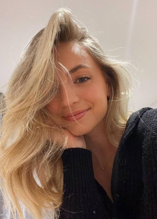 Ludivine Reding éblouissante dans un minibikini 