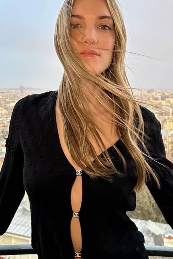 Charlotte Cardin hallucinante dans ce mini top 