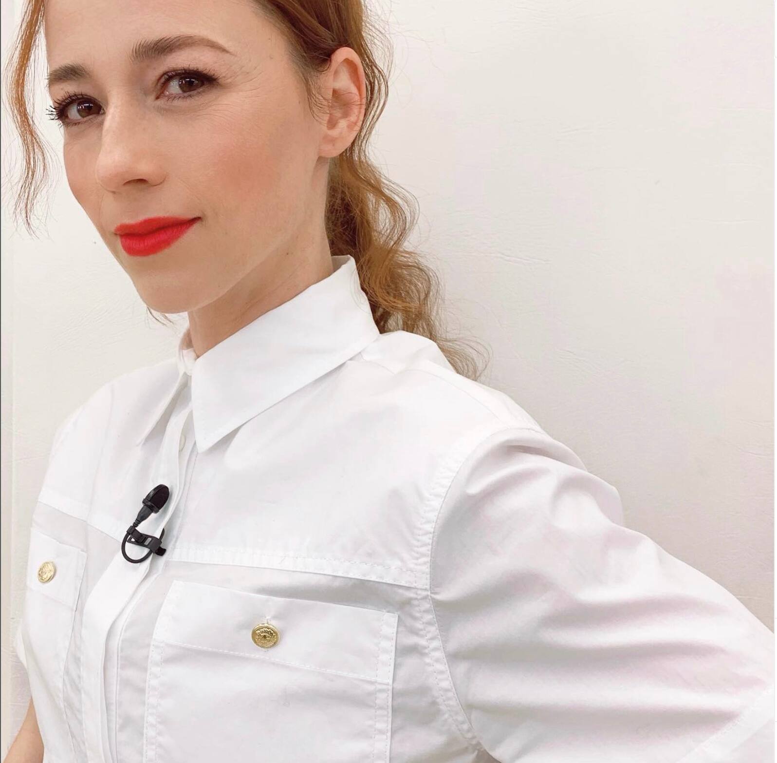 Voici où trouver le manteau de Karine Vanasse