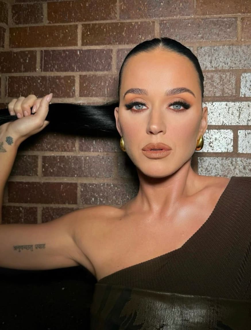 Katy Perry dévoile sa craque de fesses