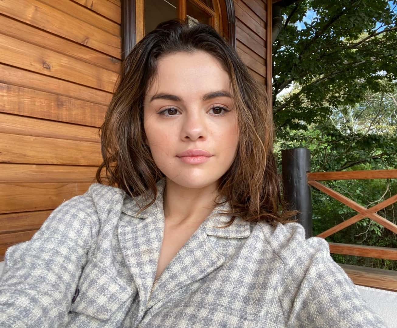 Selena Gomez surprend dans un bain