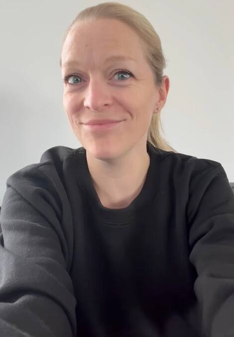 Elle montre son ventre arrondi pour la 1re fois