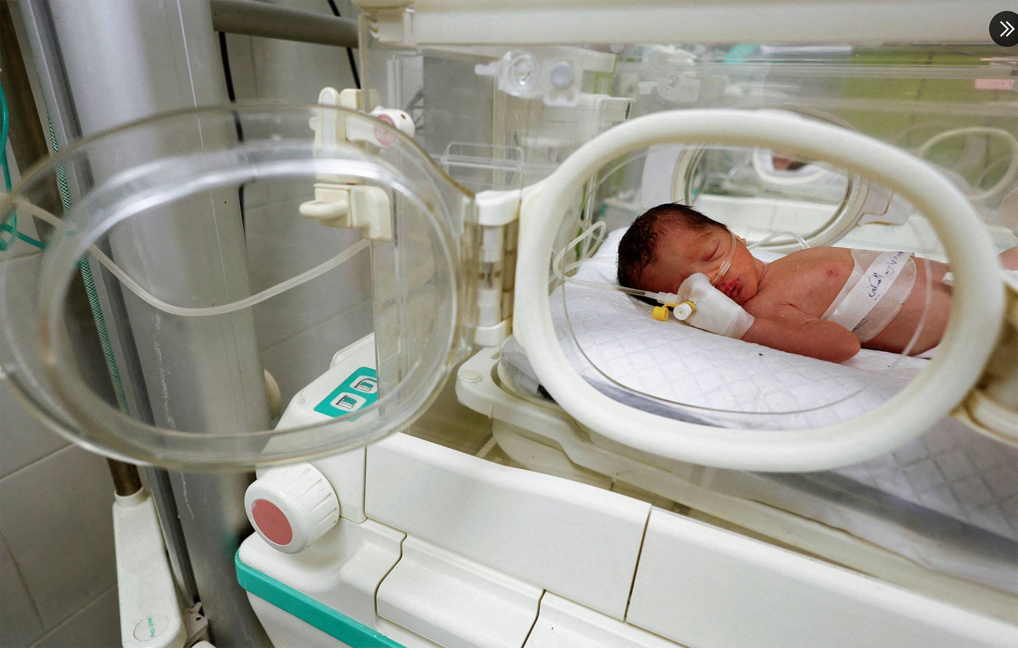 Un b&eacute;b&eacute; sauv&eacute;e du ventre de sa m&egrave;re mourante &agrave; Gaza