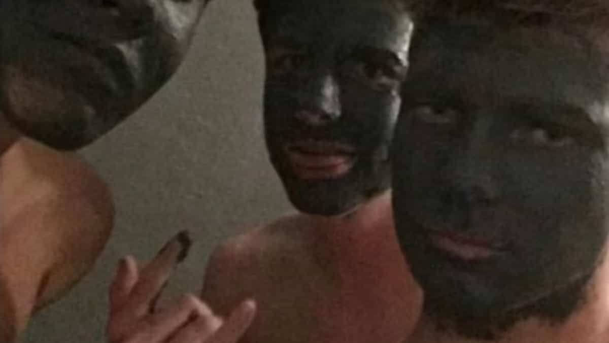 Ils réussissent à prouver que leur «black face» était en fait de la crème contre l’acné