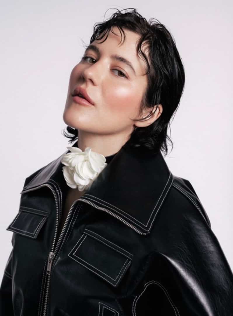 Cath Brunet adopte la tendance du «sans pantalon»