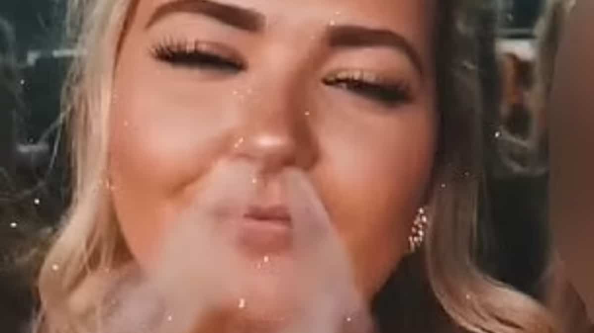 Une jeune mère affirme que sa vapoteuse a frit ses poumons «comme des ailes de poulet»