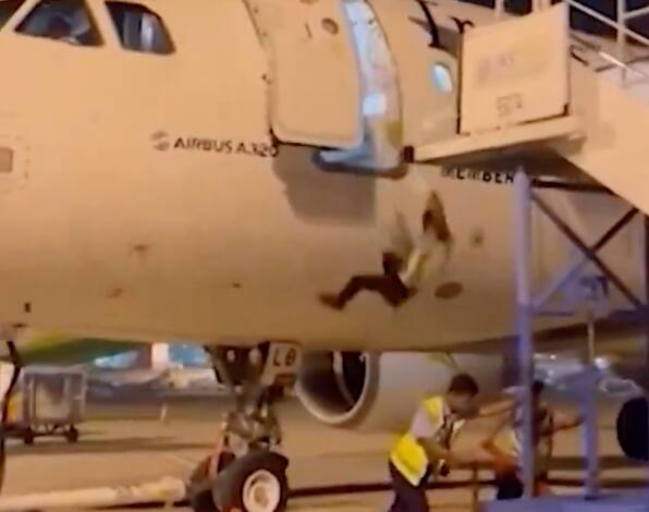 [VID&Eacute;O] Un homme s&rsquo;&eacute;crase sur le tarmac apr&egrave;s une erreur de ses coll&egrave;gues