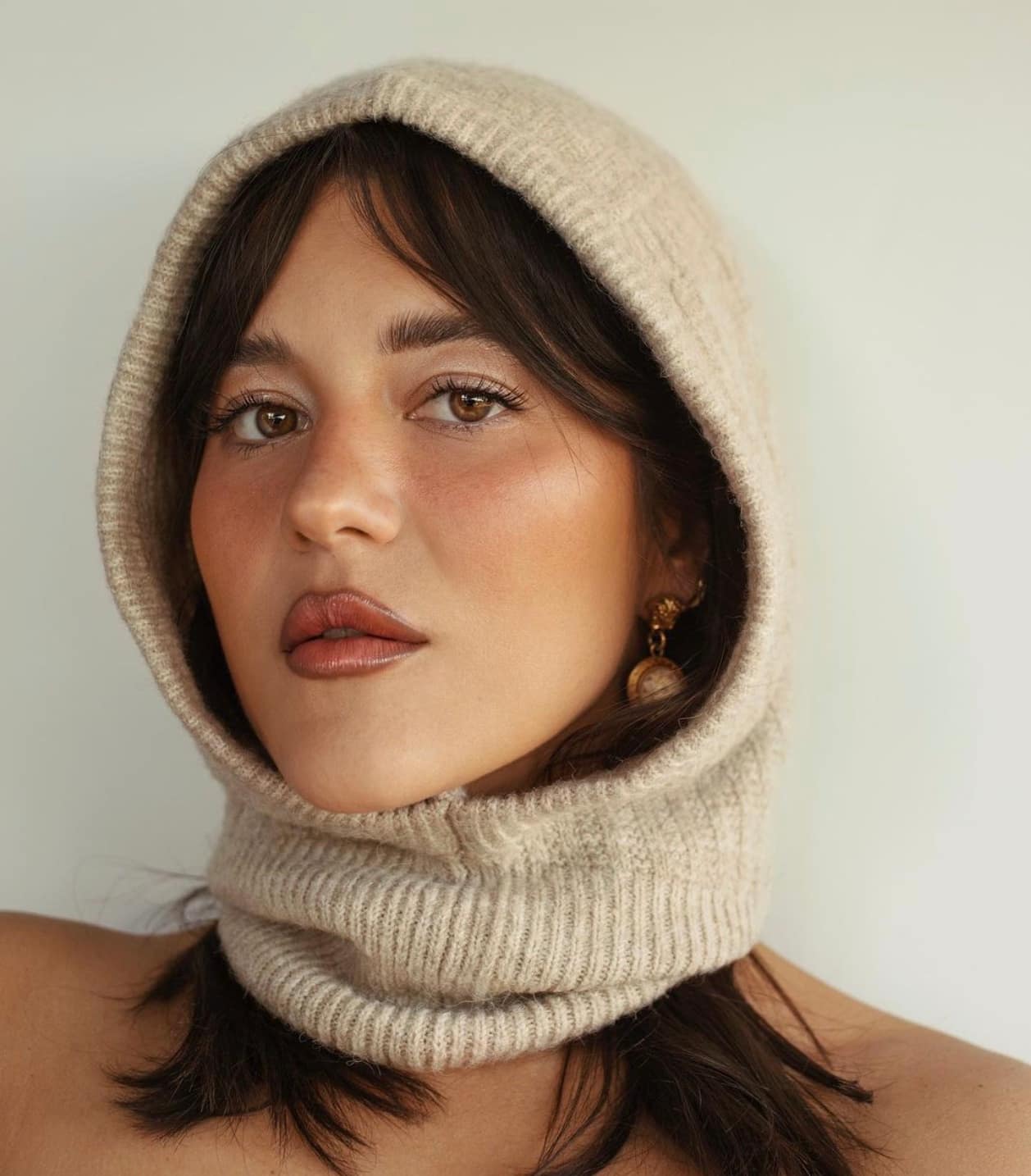 Catherine Brunet coupe ses cheveux COURTS