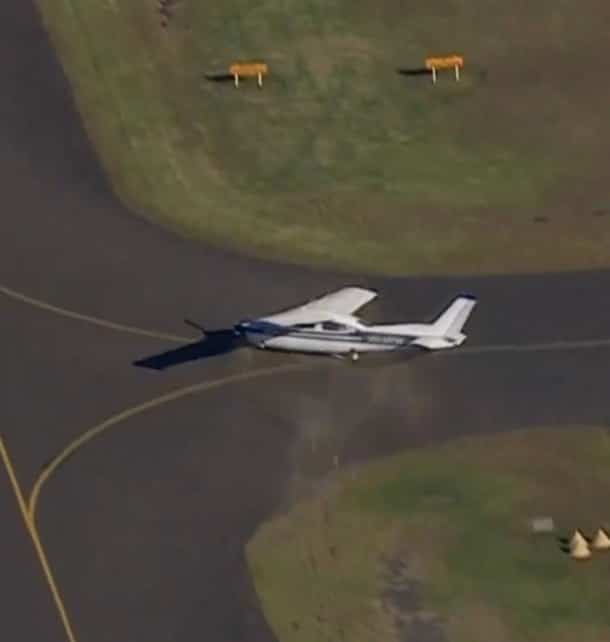 VID&Eacute;O | &laquo;Il fallait que je r&eacute;ussisse&raquo;: un petit avion fait un atterrissage d&rsquo;urgence apr&egrave;s avoir fr&ocirc;l&eacute; des maisons