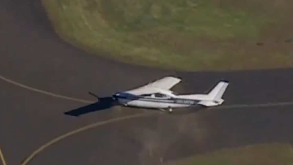 VIDÉO | «Il fallait que je réussisse»: un petit avion fait un atterrissage d’urgence après avoir frôlé des maisons