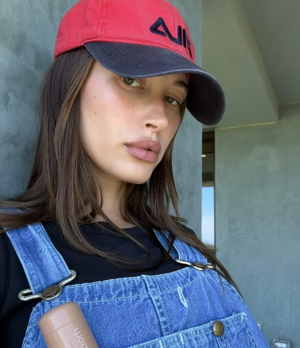On adopte cette tendance beauté d'Hailey Bieber