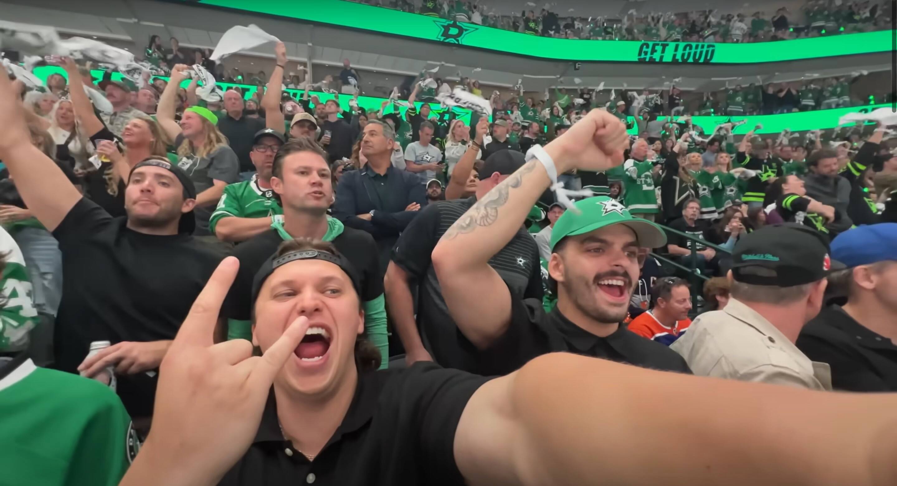 Félix Bourque, integrante de los BuckBoys vestido de Charles Leclerc en el Gran Premio de Fórmula 1 de Miami.