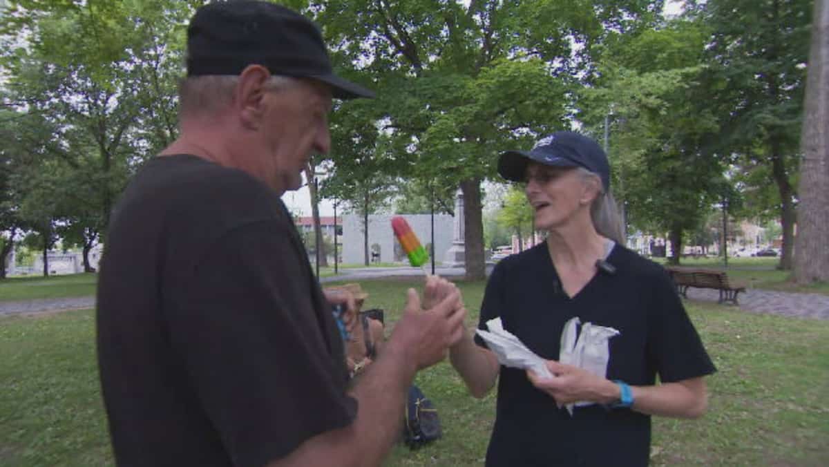 Pendant la vague de chaleur, une gagnante à vie à la loterie change la vie des plus démunis