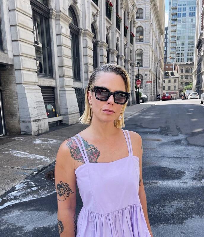 Elle porte la combinaison parfaite pour l’été