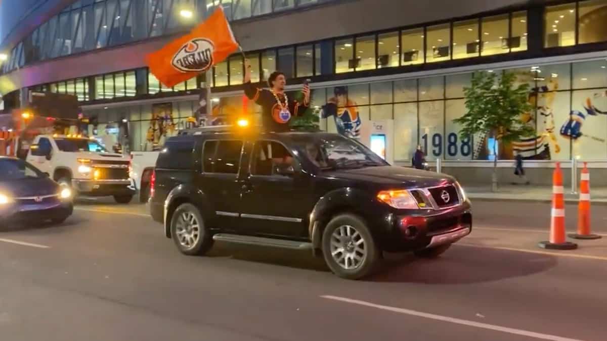 VIDÉO | Edmonton vibre au rythme des Oilers!