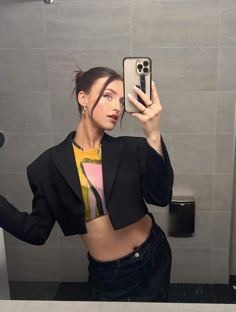 Alicia Moffet dévoile son truc pour des cils longs