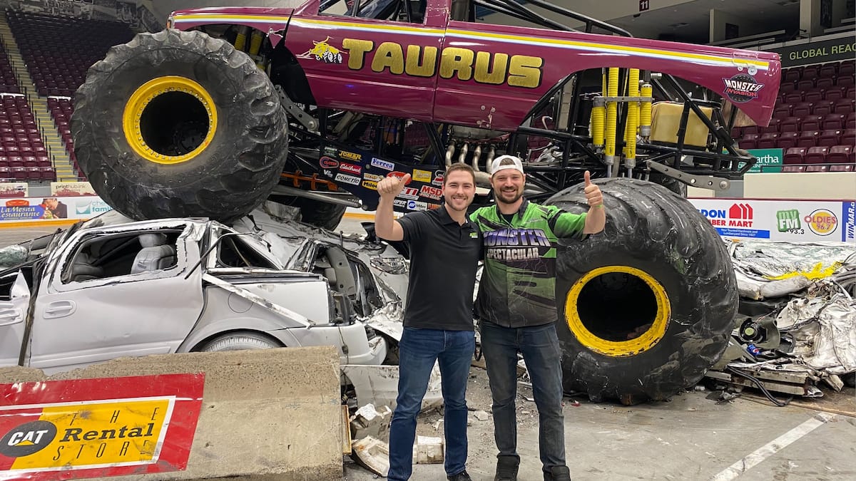À 28 ans, ce Québécois remplit le Stade olympique grâce aux «monster trucks»