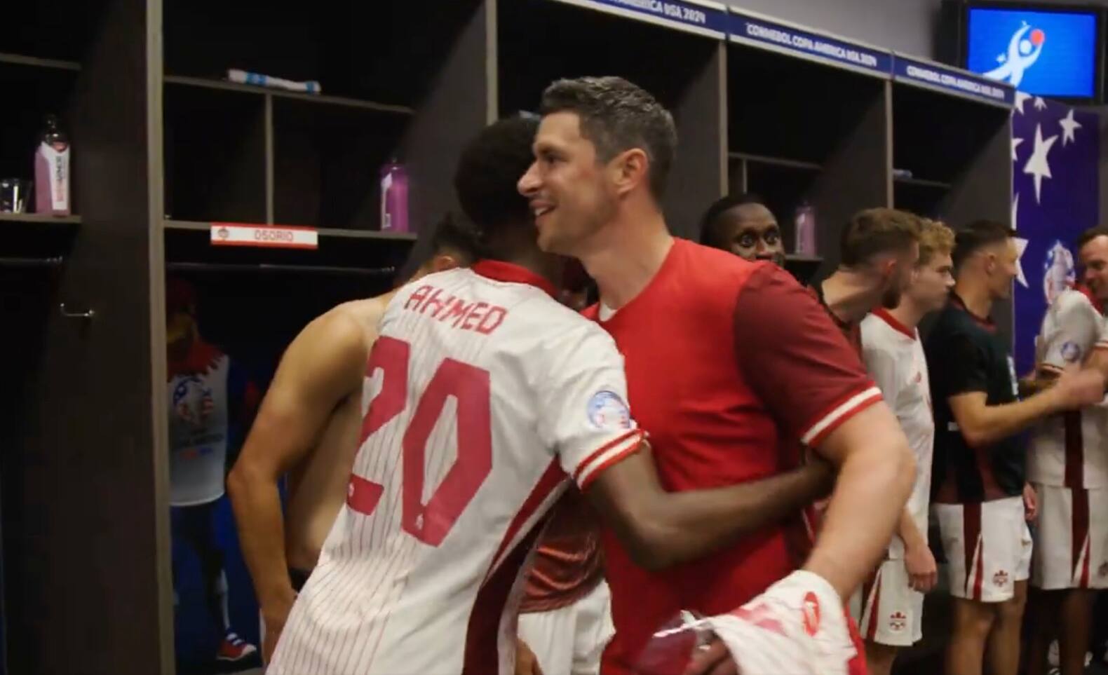 MUST SEE: Sidney Crosby congratulates Canadiens in locker room