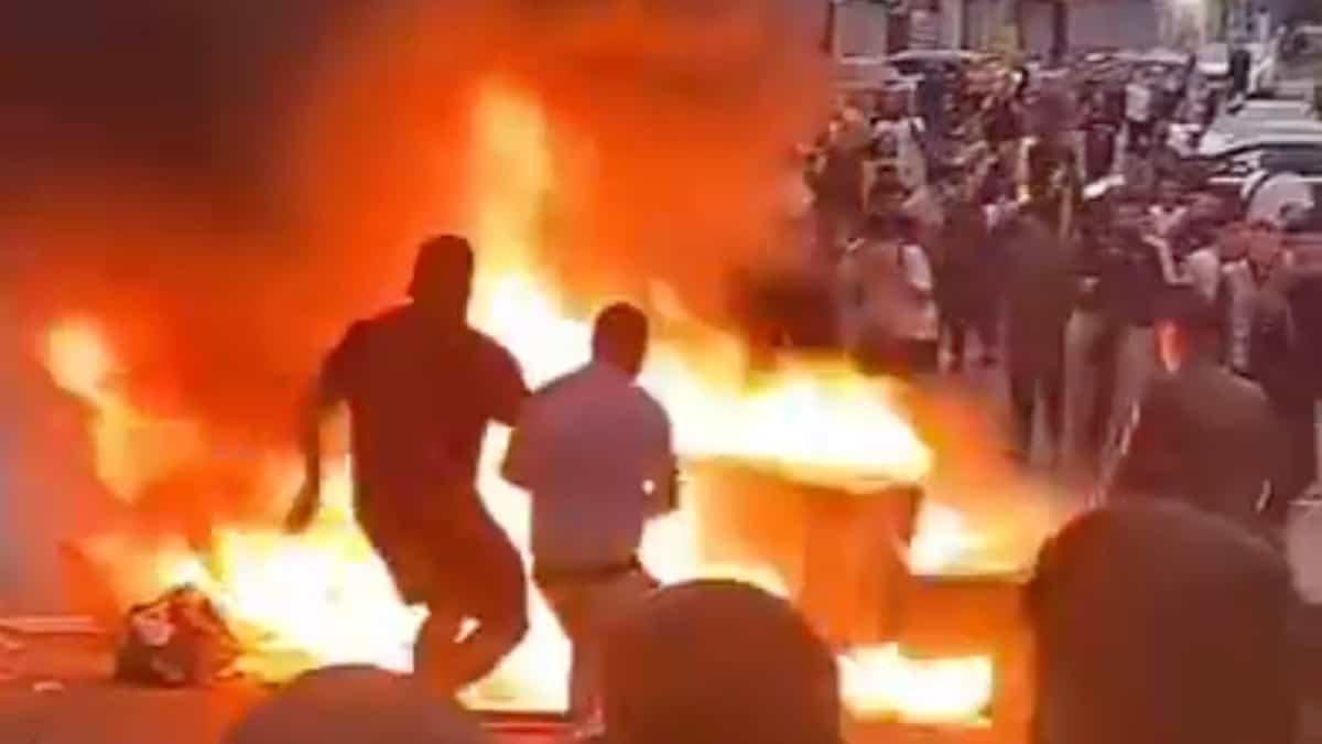 Bus incendié et pierres jetées: le chaos règne après une émeute de masse à Leeds