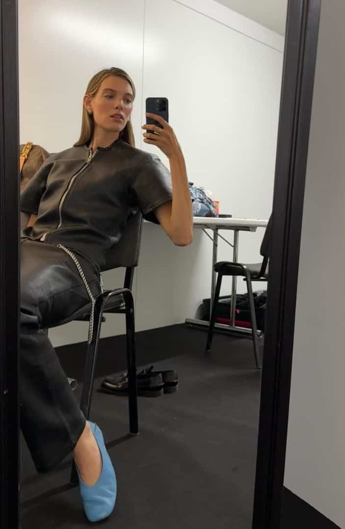 Elle est sensationnelle posant sans pantalon 