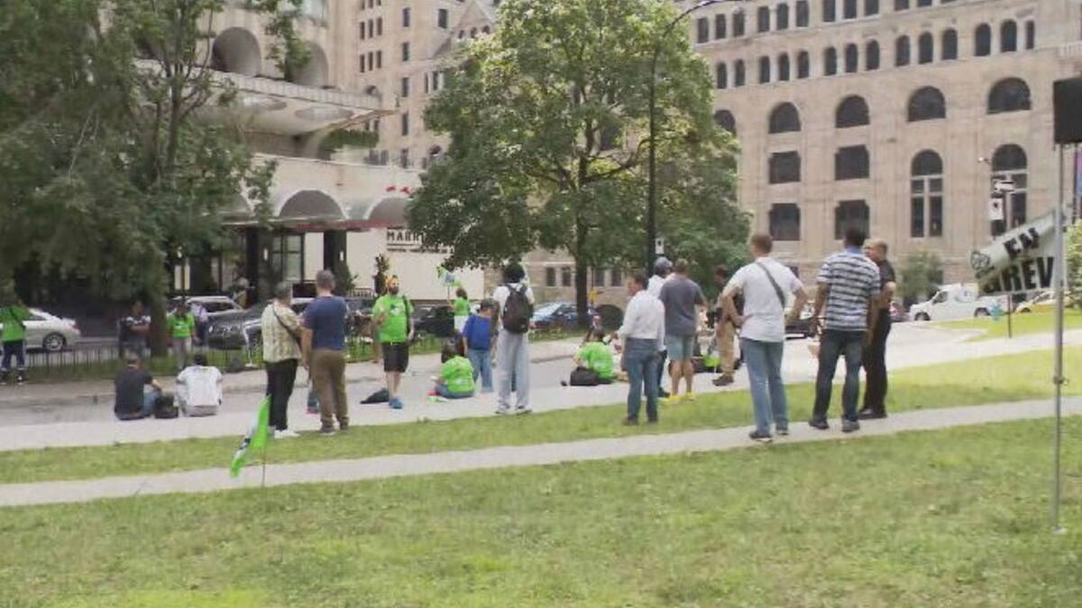 Des employés mis en lock-out dans deux hôtels montréalais