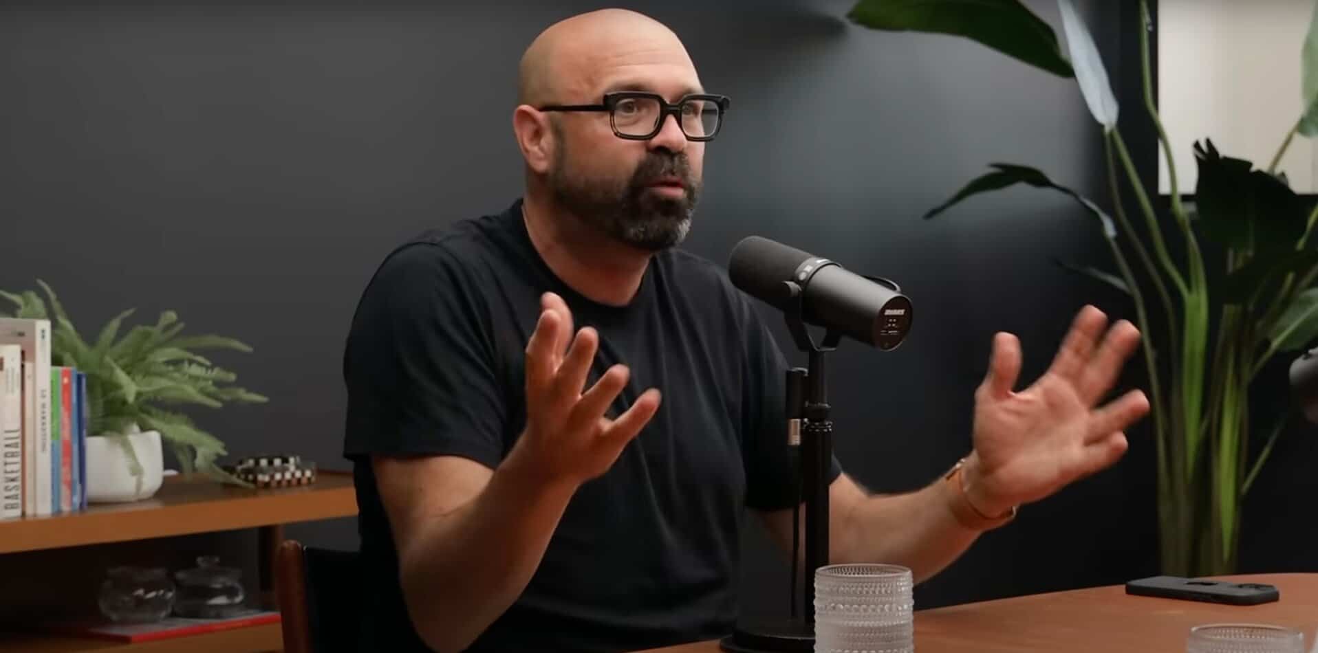 Il retrouve son amour de jeunesse grâce à son film