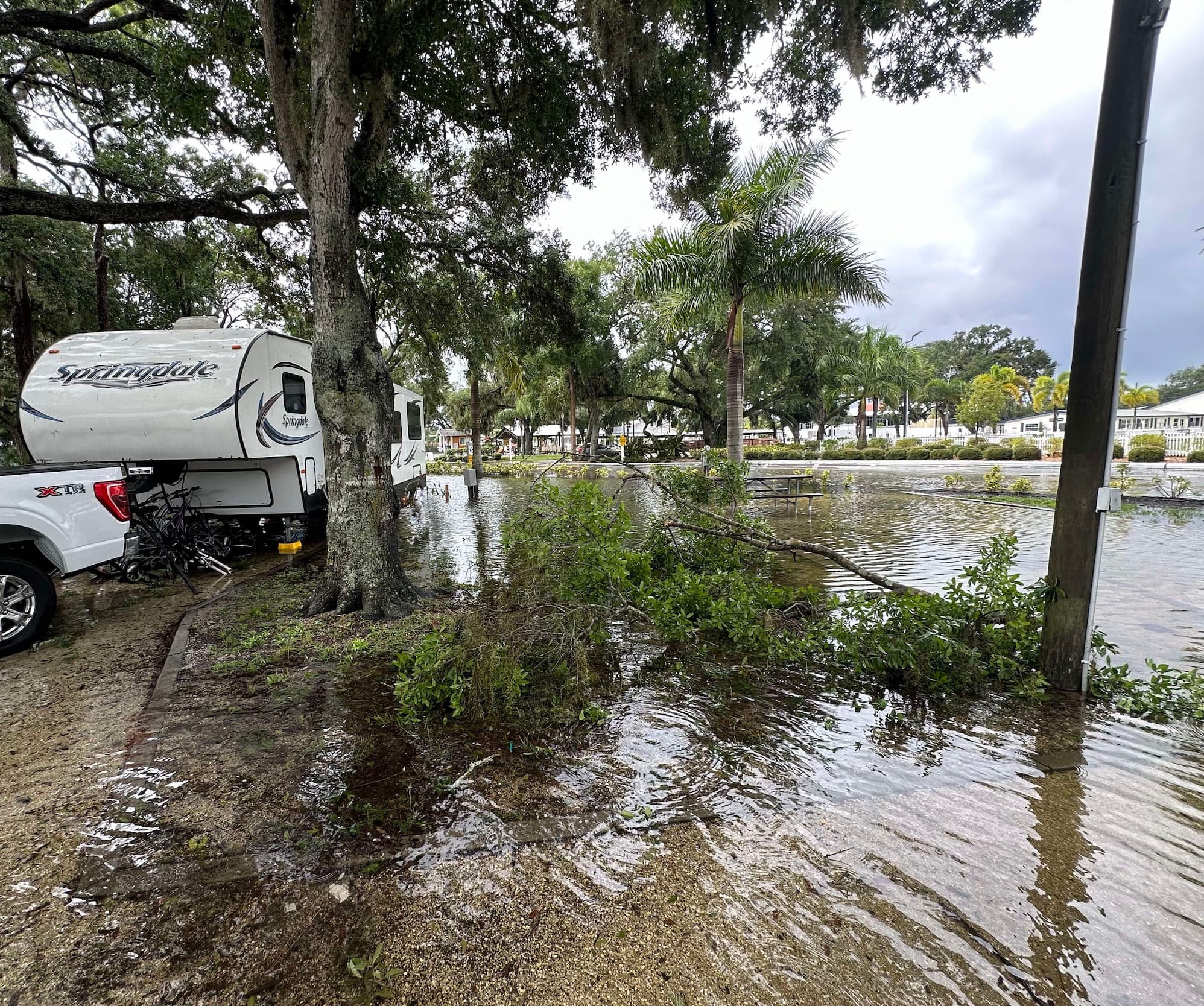 Temp&ecirc;te tropicale en Floride: des Qu&eacute;b&eacute;cois ont v&eacute;cu une soir&eacute;e d&rsquo;&laquo;apocalypse&raquo;