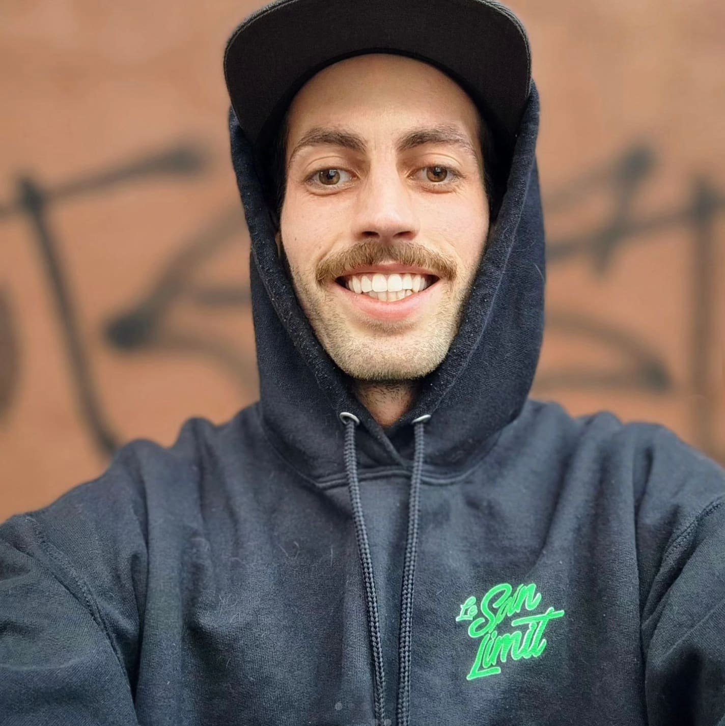 The unbelievable bodily resemblance between an athlete and a porn