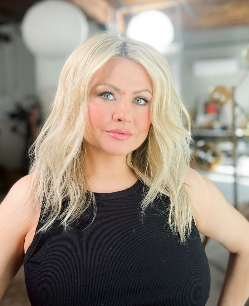 Mitsou ose un maillot de bain avant-gardiste