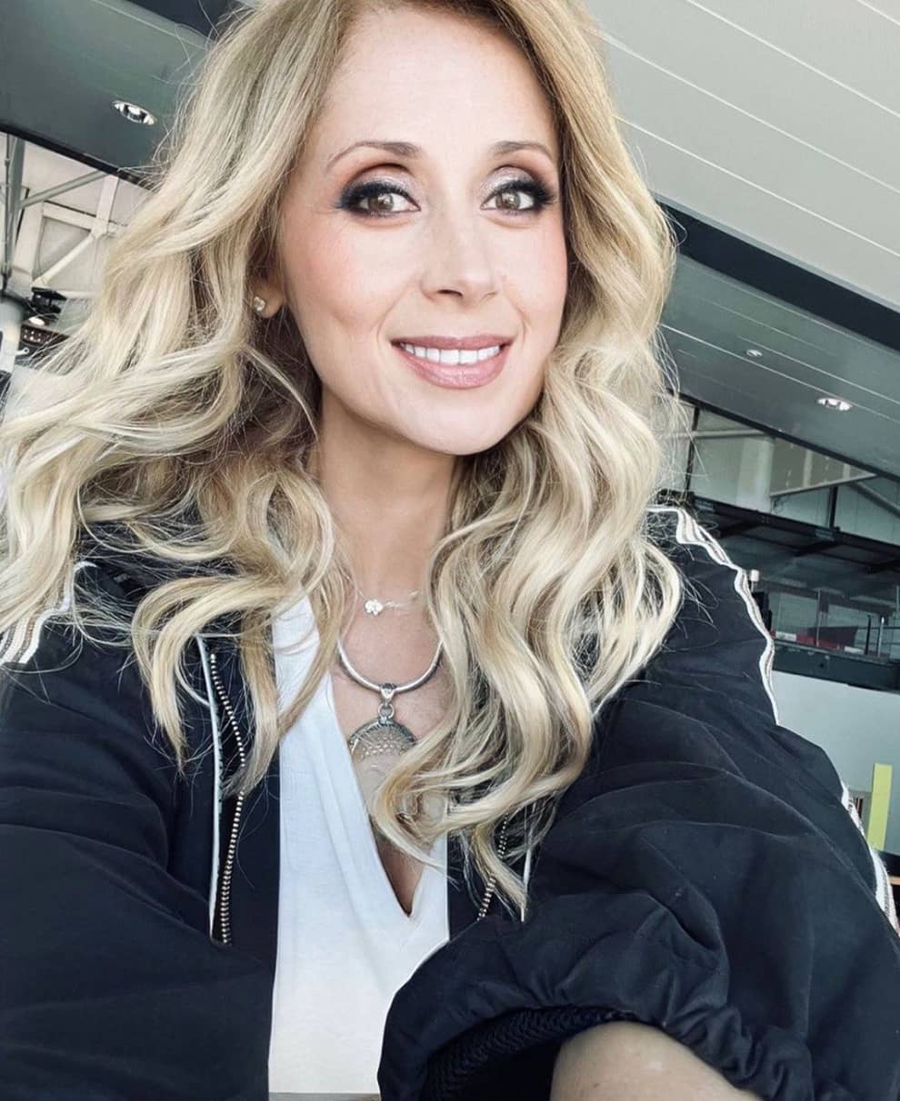 Lara Fabian au naturel et en bikini en vacances
