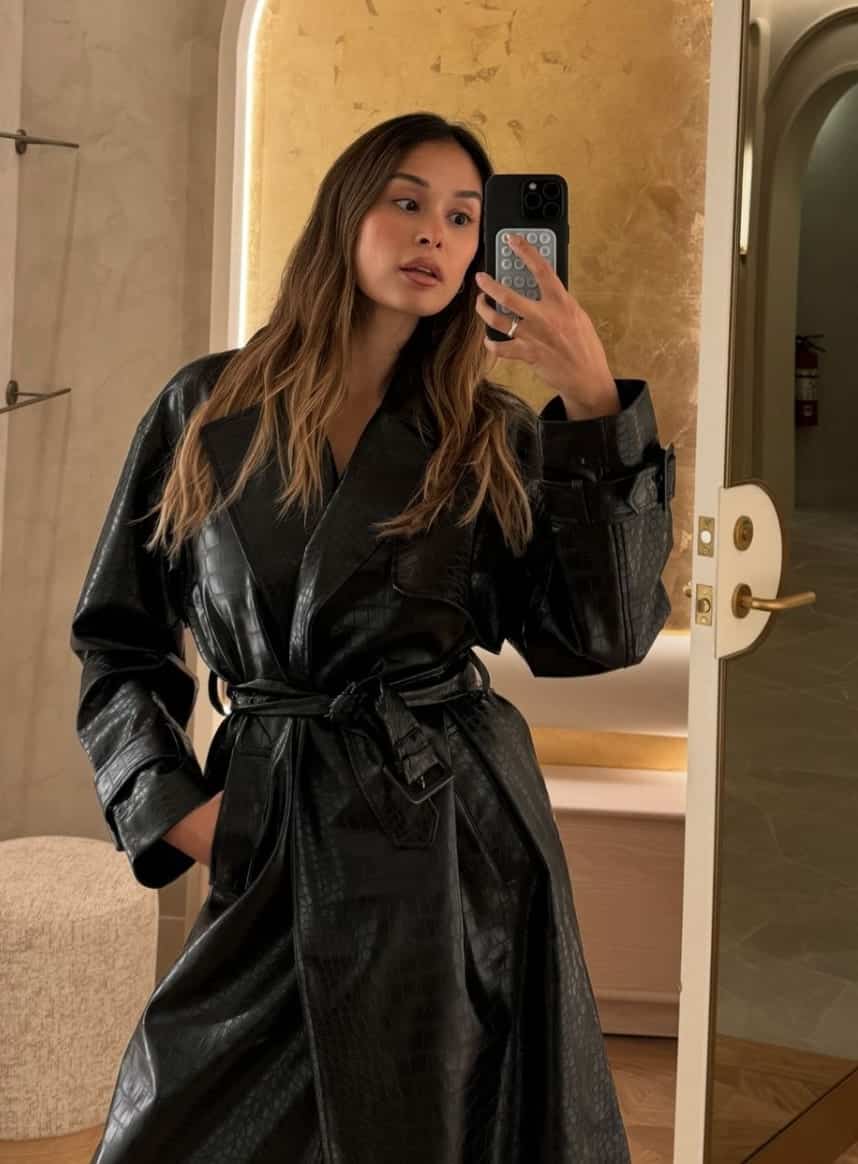 Elle adapte la tendance du microshort à l'automne