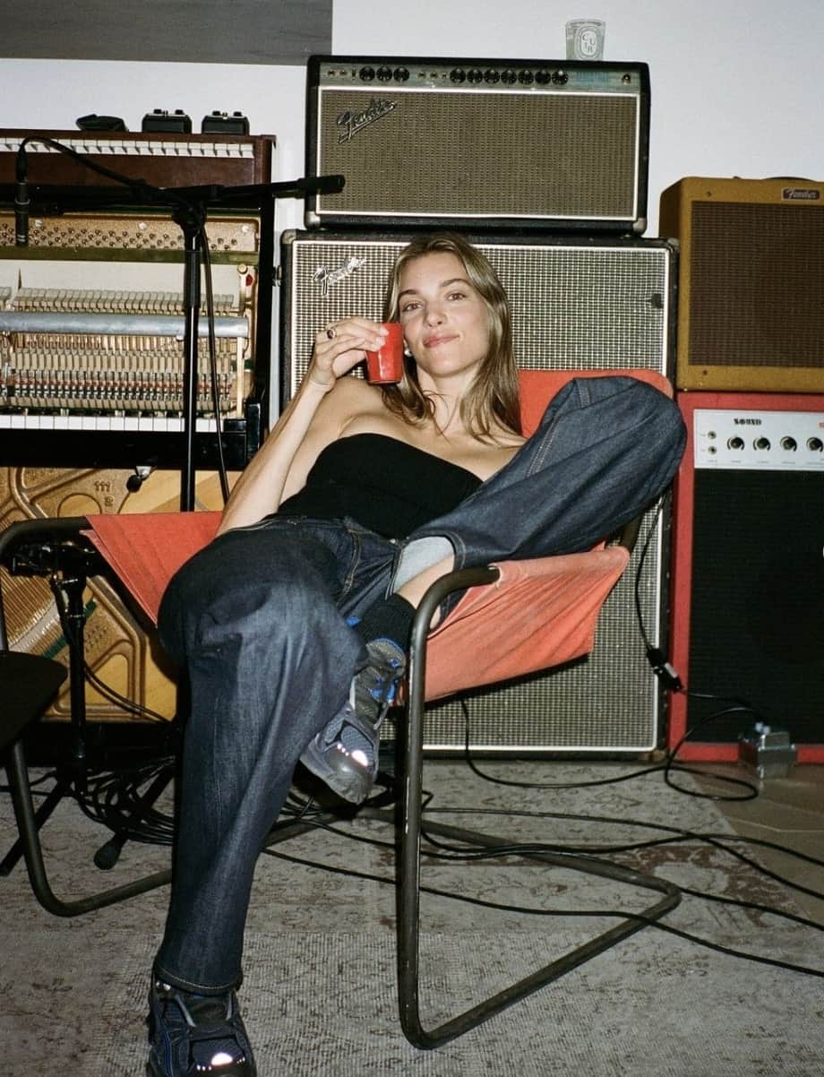 Tout abdos devant pour défiler à Paris