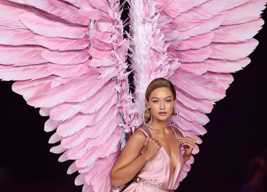 Gigi Hadid sensationnelle en ouverture du show