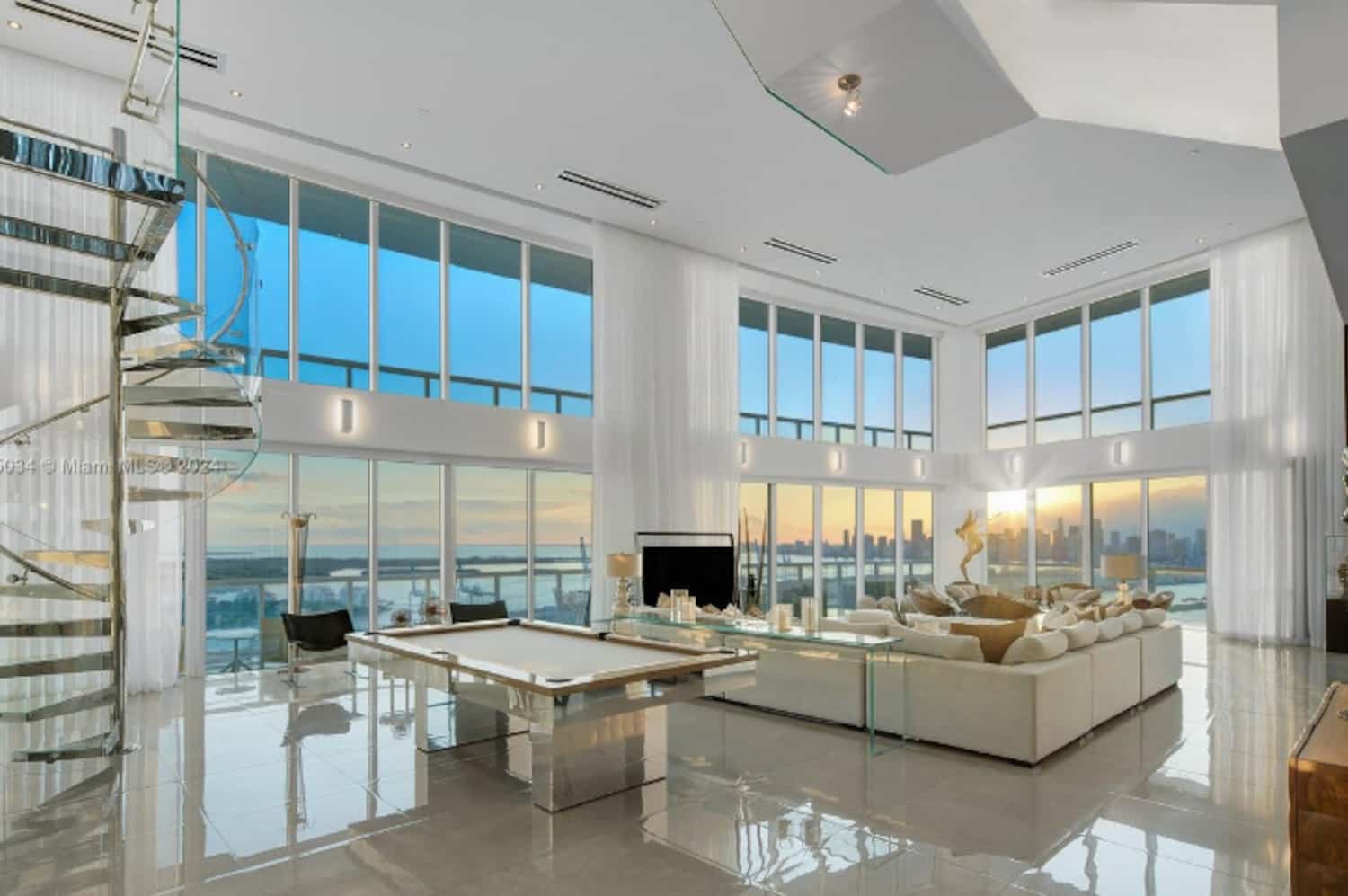 Illustration of Ringing Scandinavian Prix High Penthouse