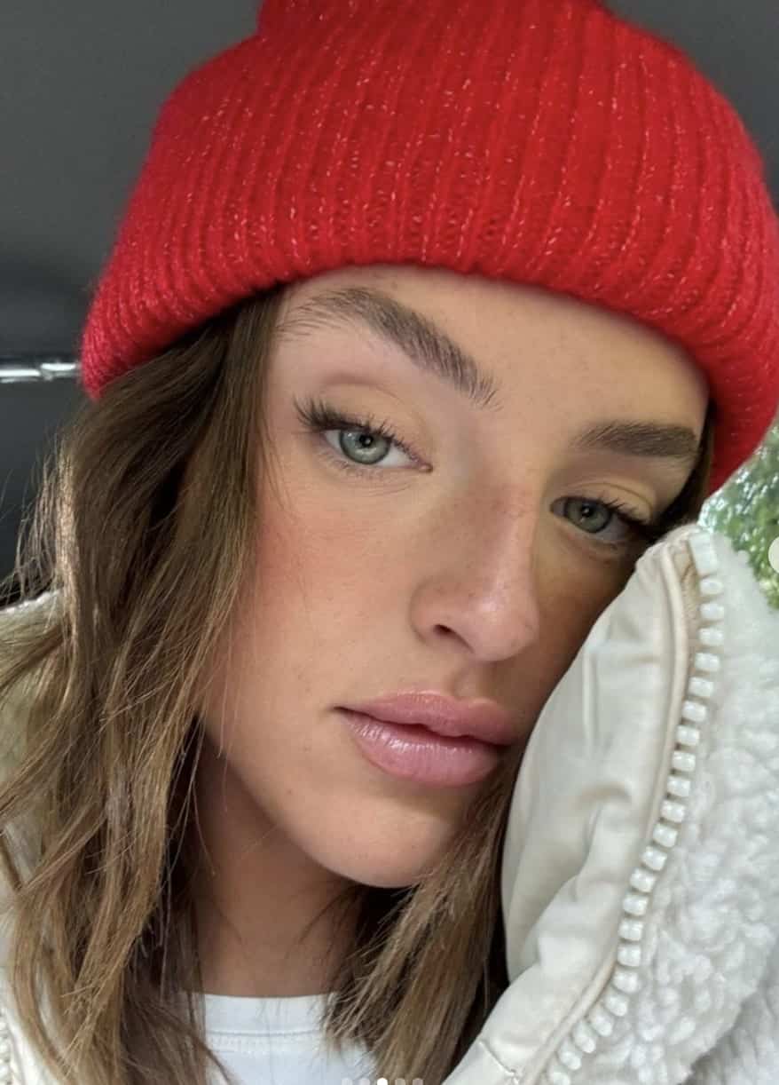 Elle réchauffe le Mexique avec une robe à dos nu 