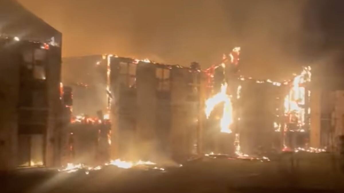 The Ravage Quebec Building EN VIDÉO | Un important complexe hôtelier ravagé par les flammes à ...