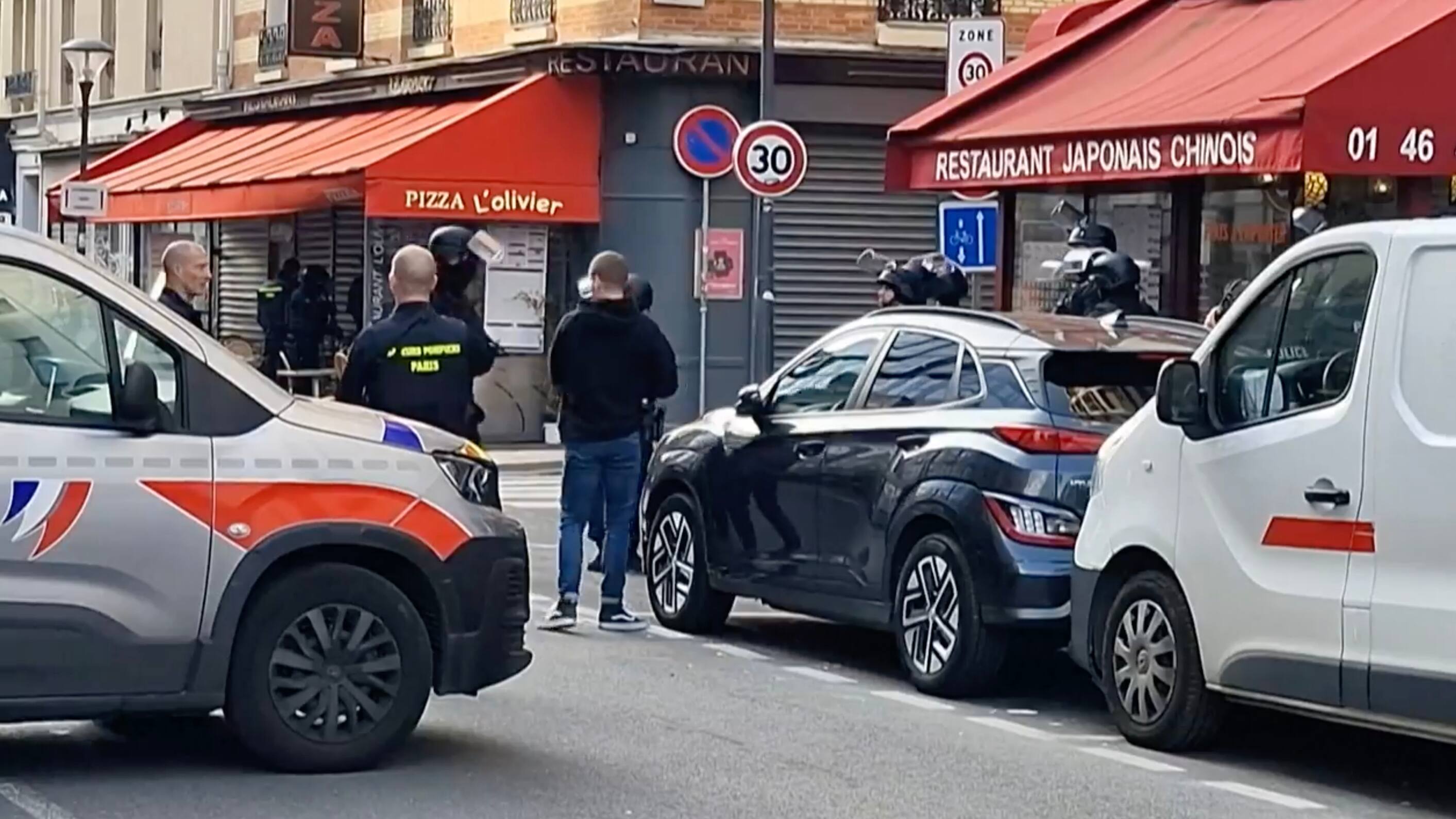 Dans une pizzeria pr&egrave;s de Paris, trois heures de prise d&rsquo;otages