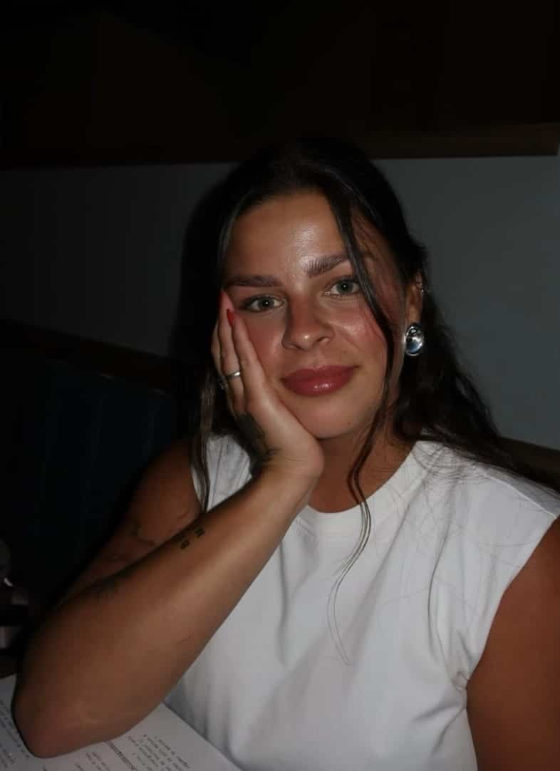 Alanis Desilets partage sa routine sourcils