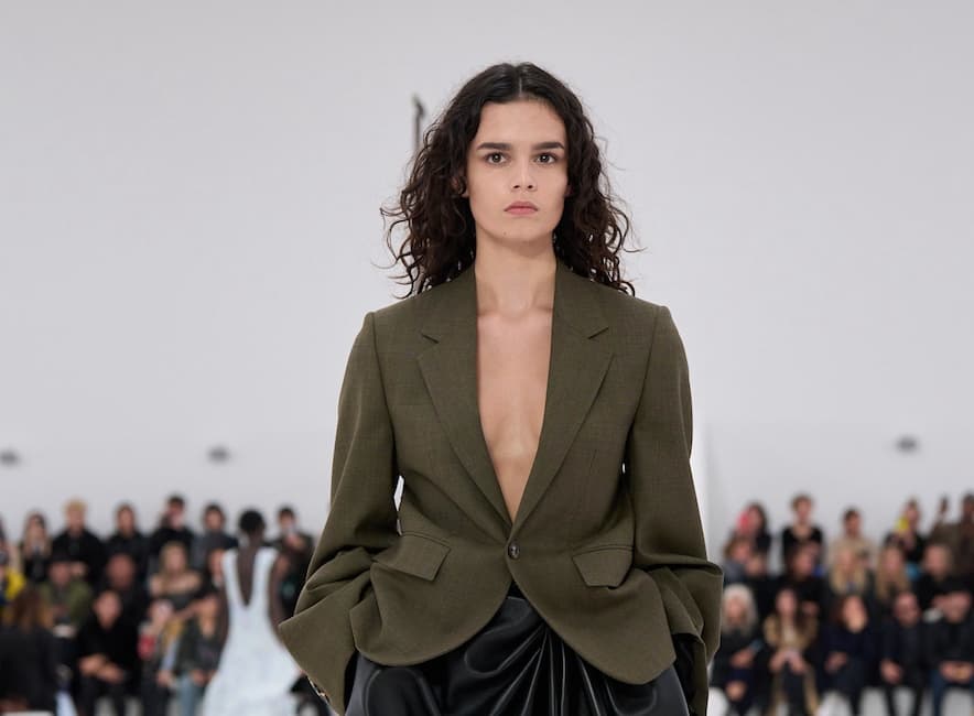 Ce pantalon laid sera partout en 2025