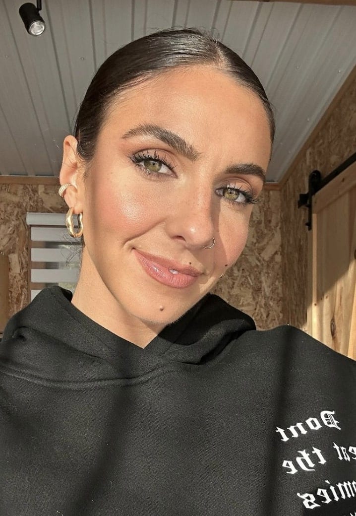 Il fait chaud avec ce selfie en bikini dans le sud