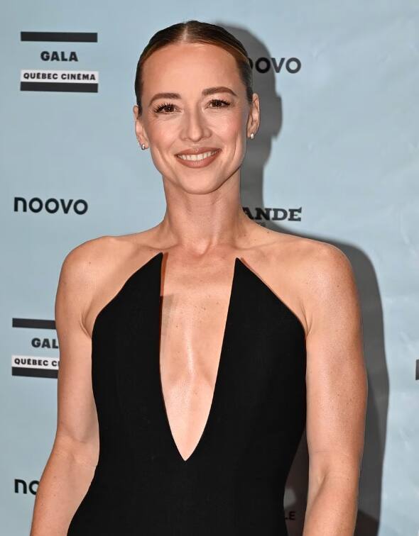 Karine Vanasse vole la vedette dans sa robe corset
