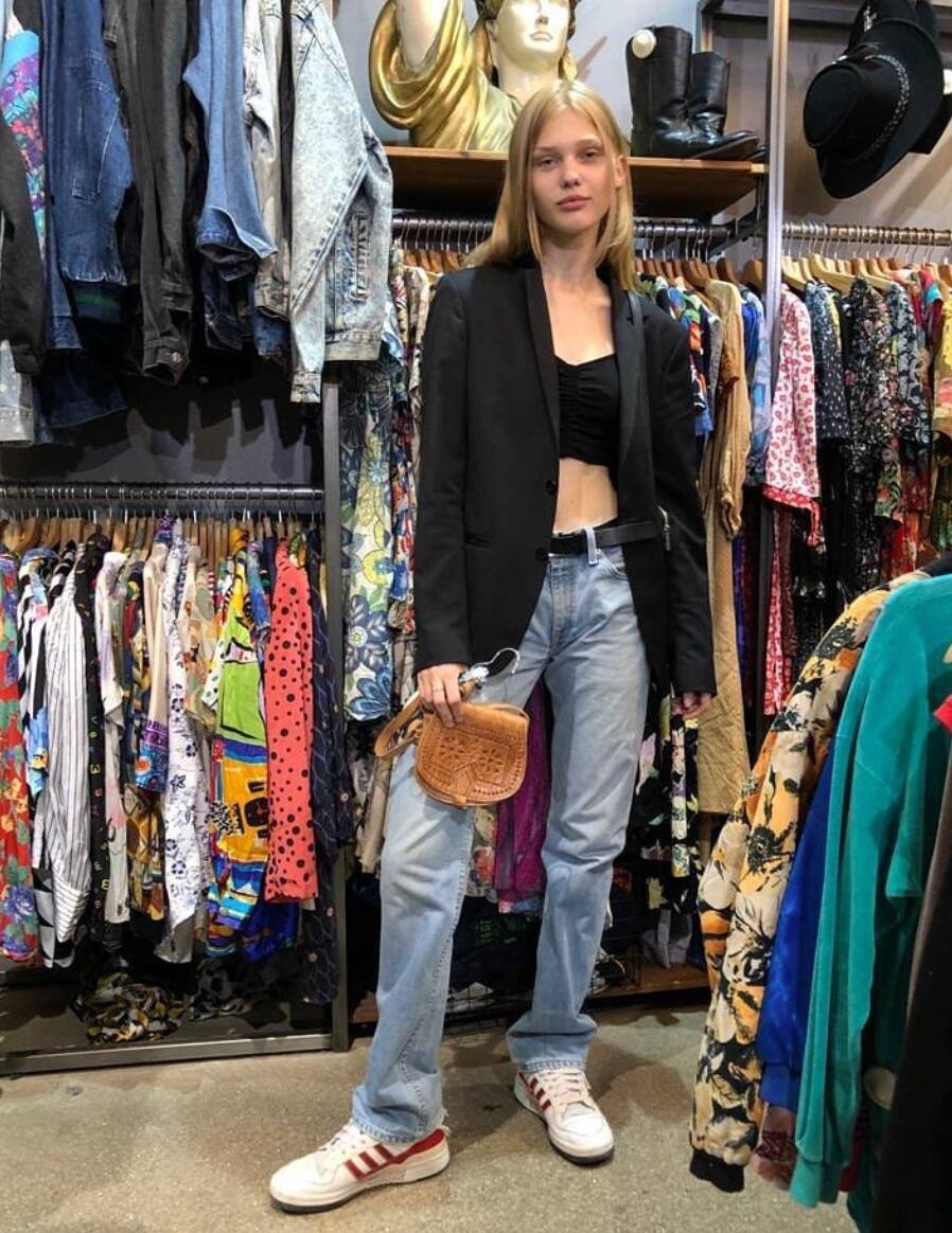 Cette friperie écoule son inventaire à petits prix