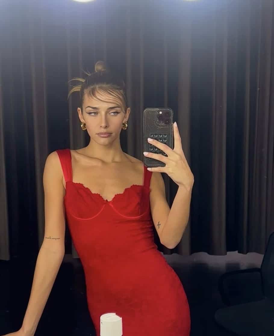 Elle partage des moments «caliente» en bikini