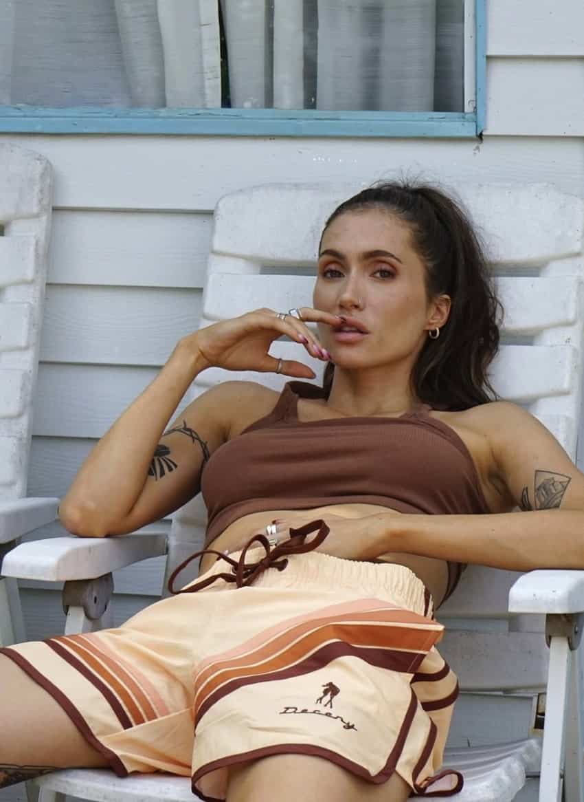 Elle aborde sa sobriété avec sensibilité