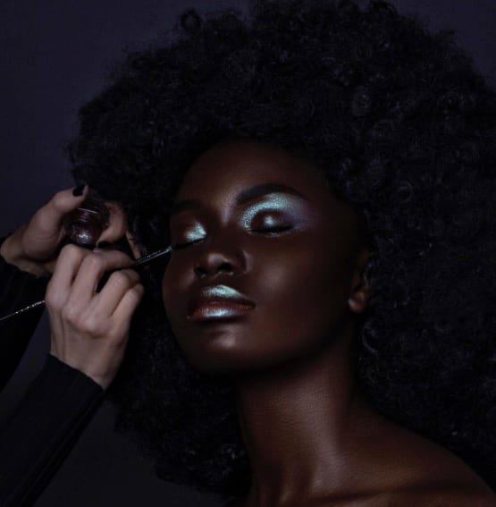 10 produits pour la tendance «sirène sombre»