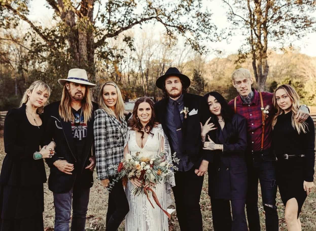 Elle s'éloigne de sa famille et voici pourquoi