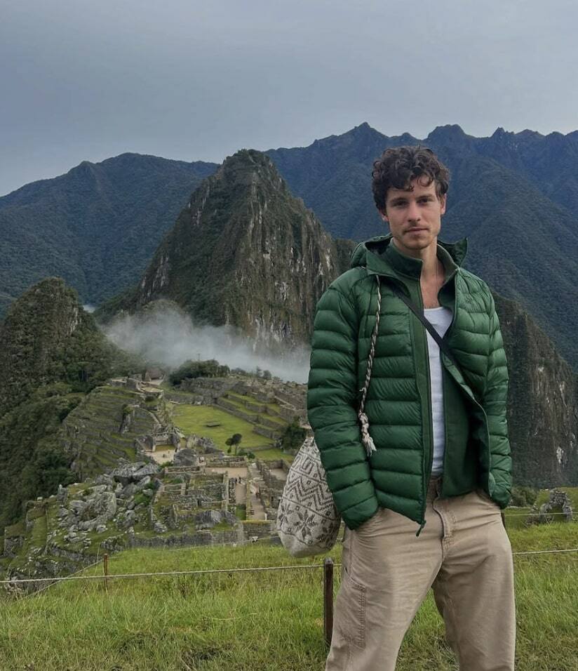 Il crée la controverse avec une pièce de vêtement